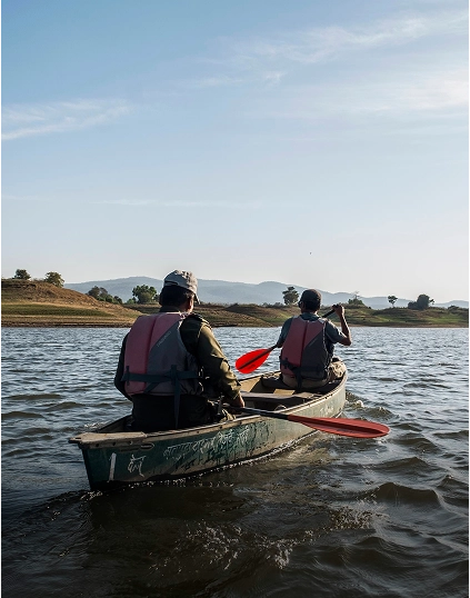 Guests canoeing on the water at Satpura